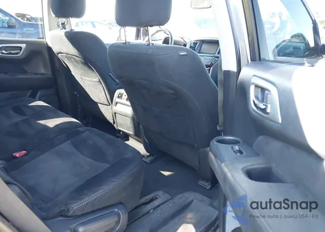 2015 Nissan Pathfinder Sv z USA, uszkodzony, nr VIN 5N1AR2MM3FC692342